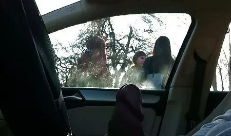 Uma mulher madura toma uma parte completa lesbicas gratis no sexo de um menino vizinho com seu namorado