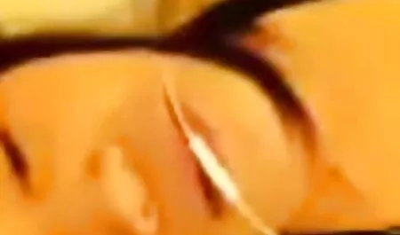 Garota Sexy recebe um pau em sua boca e é cachorrinho substituindo video de cexo sua buceta
