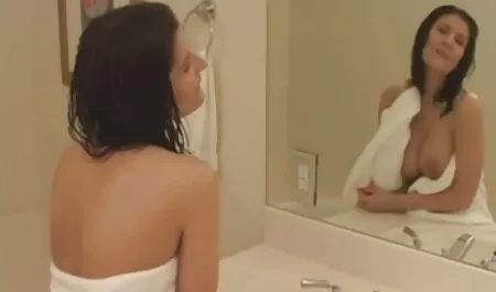 Quem é falo é perito Footjob de pornô grátis negras maduro morena cadela