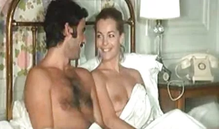 Modelo pornô maduro com Peitos grandes se video porni free masturba sua buceta no simulador