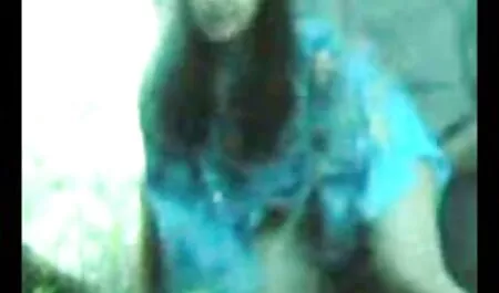 Asiática puta trabalhando duro pornô grátis zoofilia no pau do cara no banheiro