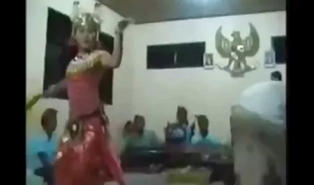 Mamãe em sensual jeans teaches mulheres transando grátis filha para porra com uma pessoa