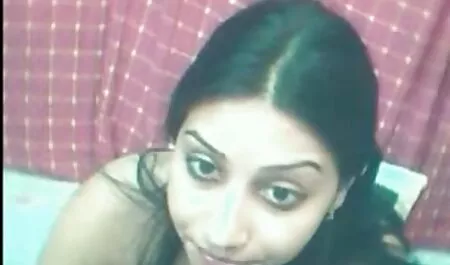 As crianças pequenas ajudam a mulher pornô samba pornô madura a foder com o marido