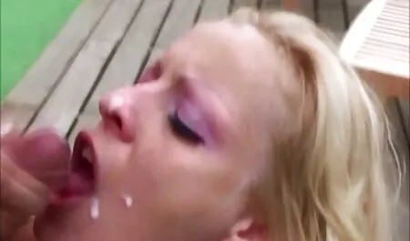 Quente jovem morena fodido uma cara galo video de sexo oral gratis com dela boca e fodido ele