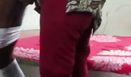 Menina boquete obtendo uma vídeo de pornô sem vírus galo de uma cara em ambos sides