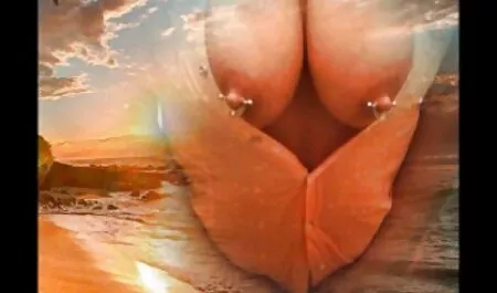 Bronzeada MILF ensina a garota sexo explicito gratuito a foder na bunda com seu namorado