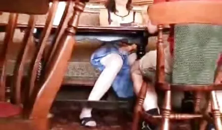 Peituda ébano pornstar recebe seu bichano quente incesto grátis