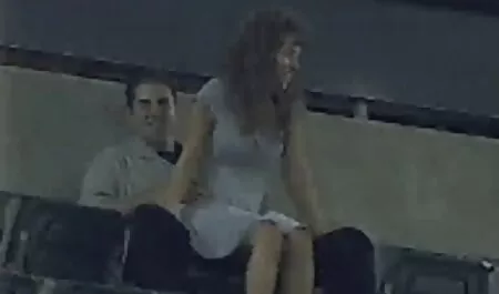 Cute girl com videos dexo Peitos grandes se masturba buceta e clitóris na piscina