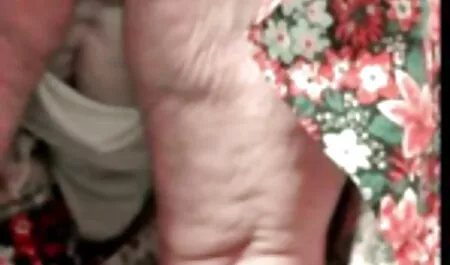 Marido persuadiu sua esposa madura para mostrar vídeo pornô grátis mulher masturbação e busca, Buceta, Masturbação na cozinha