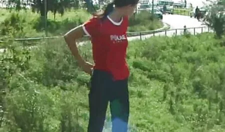 Jovem modelo pornô comendo morangos e quero ter sexo vídeo sexo anal grátis com cavalheiros
