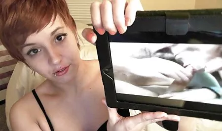 Uma mulher madura trabalhar com esponjas e boca em um sexo grátis para celular banheiro geral
