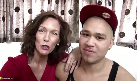 Dois grandes, vai as brasileirinhas sexo grátis esgueirar-se através dos buracos da puta acorrentada
