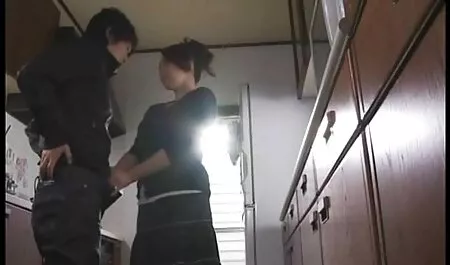 Uma madura sexoanalgratis dona de casa ruiva monta o pau de uma pessoa e a irmã com ele