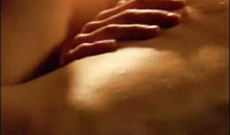 Dois jovens e ver sexo online gratis suculentos Lésbicas Massagem bichanos e esfregando Clitóris