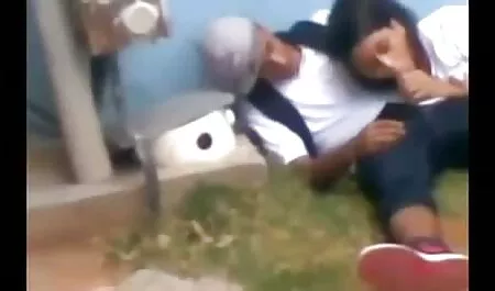 O sexx gratis cara trouxe uma garota para a cabana e a fode com entusiasmo