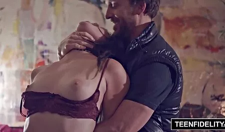 Uma jovem que raspou L. e chuveiro antes porn online gratis que os vizinhos se surpreendam