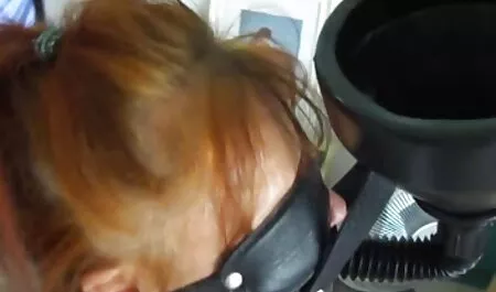 Uma jovem irmã candidata em um casting ver vídeo de sexo grátis com uma mulher e um homem pornô agente