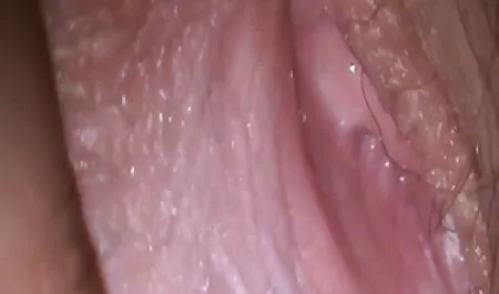 Cabelo longo bonito, suavemente, amorosamente com baixarvideosdesexo vibrador de ouro