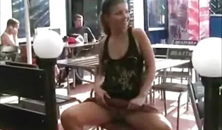 Ruiva puta tem um bom pedaço de torneiras novinha transando grátis de carne em ambos os buracos