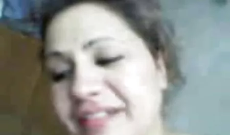 Peituda madura pornstar leva pau bem em ambos squelching vídeo de sexo grátis pornô buracos