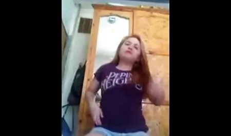 Emoção que envolve video sexxo a cabeça de dois latinas