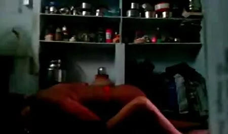 Russo MILF videos eroticos hentai masturbates anal com uma forte falo