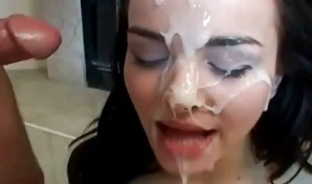 Loira Sexy se sentindo confiante montando um vídeo pornô grátis agora pau