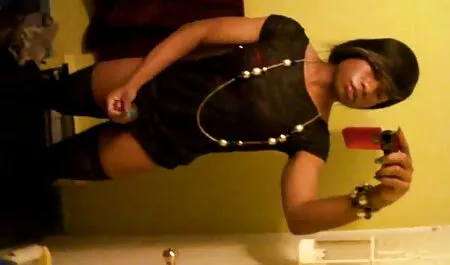 Jovem e apertado L. monta um video porno xx pau duro
