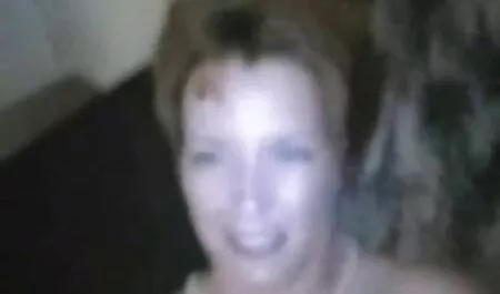 Uma elegante, jovem, loira, irmã, louca com um pornogratiszoofilia cavalheiro e amor para assumir o