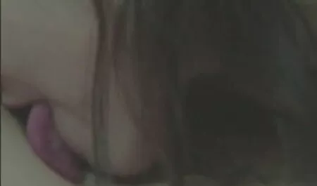 Maduro estrelas porno camaras de sexso en vivo com bela leite permite que Seu Namorado Foda